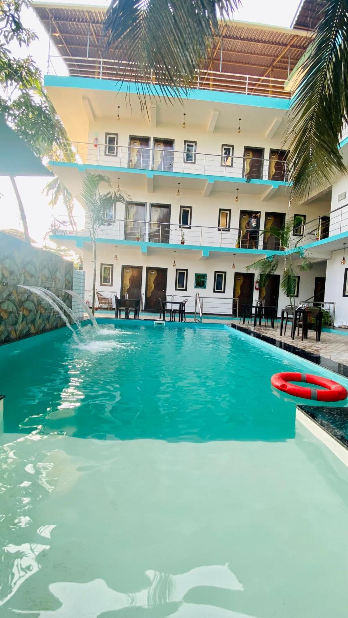Bsg Stay - Turtle Beach Morjim Goa Exterior foto